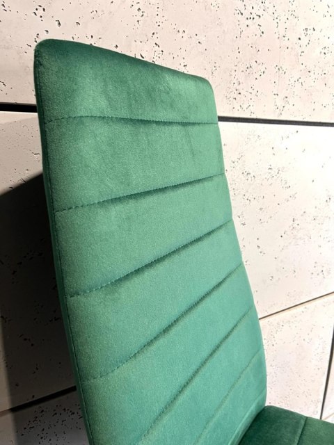 Krzesła tapicerowane zestaw 4 VALVA LINE VELVET GREEN Lugano Krzesła tapicerowane zestaw 4 VALVA LINE VELVET GREEN Lugano
