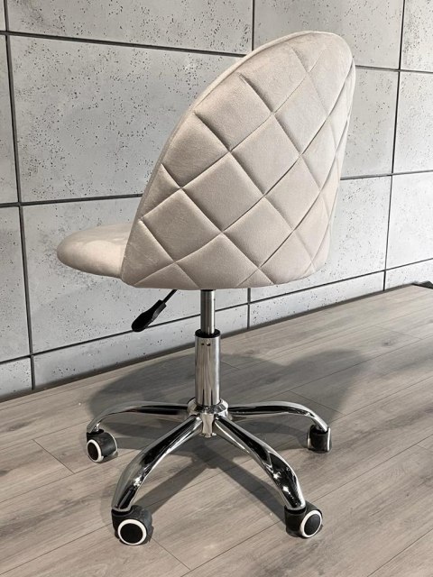 Krzesło obrotowe GLORIA OFFICE LIGHT GREY VELVET II GATUNEK Lugano Krzesło obrotowe GLORIA OFFICE LIGHT GREY VELVET II GATUNEK Lugano