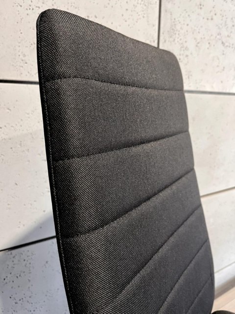 Krzesło tapicerowane VALVA LINE FABRIC BLACK OUTLET Lugano Krzesło tapicerowane VALVA LINE FABRIC BLACK OUTLET Lugano