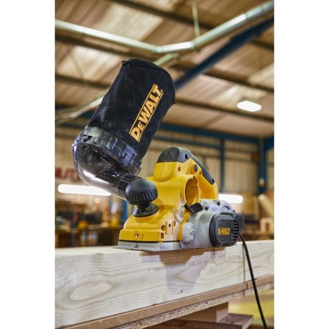 STRUG 1050W 82MM 0-4.0MM KUFER DEWALT STRUG 1050W 82MM 0-4.0MM KUFER DEWALT