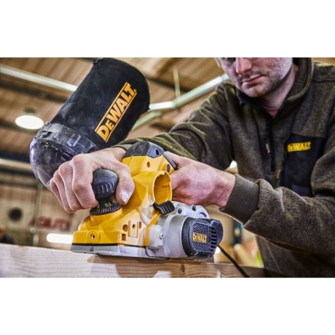 STRUG 1050W 82MM 0-4.0MM KUFER DEWALT STRUG 1050W 82MM 0-4.0MM KUFER DEWALT