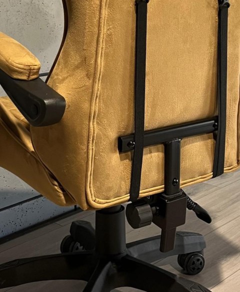 Fotel obrotowy gamingowy HERO ENZO SAND ALCANTARA Prototype Fotel obrotowy gamingowy HERO ENZO SAND ALCANTARA Prototype